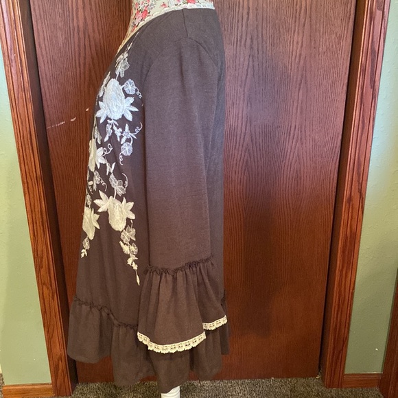 entro Embroidered Dress - Picture 2 of 8